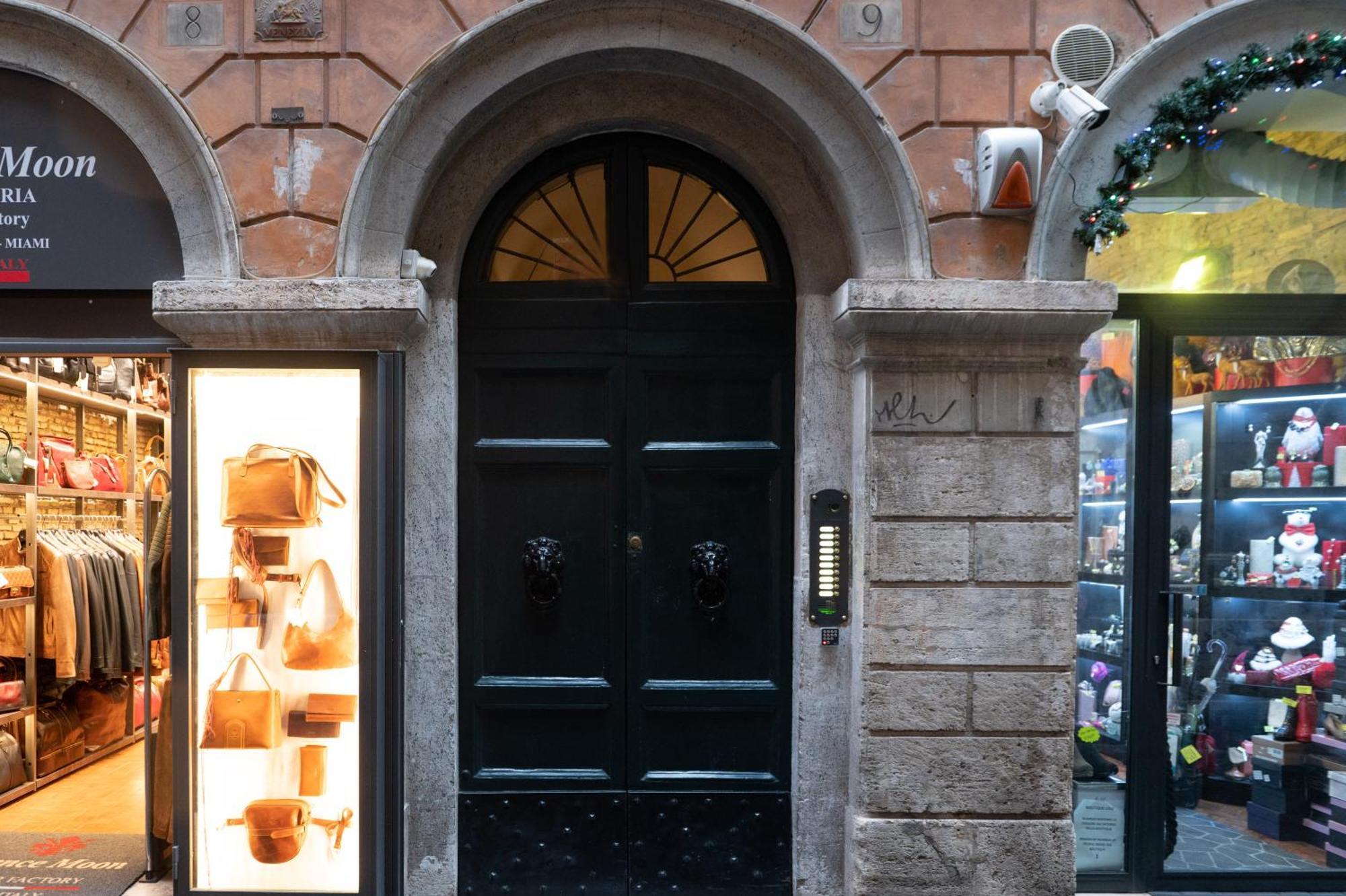 Pantheon Charming Accommodation Rome Bagian luar foto